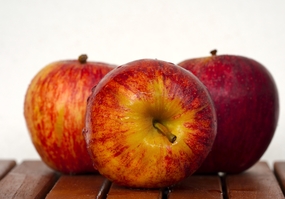 新鲜脆甜丑苹果图片